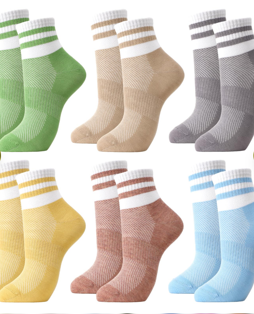 Small box of mixed socks